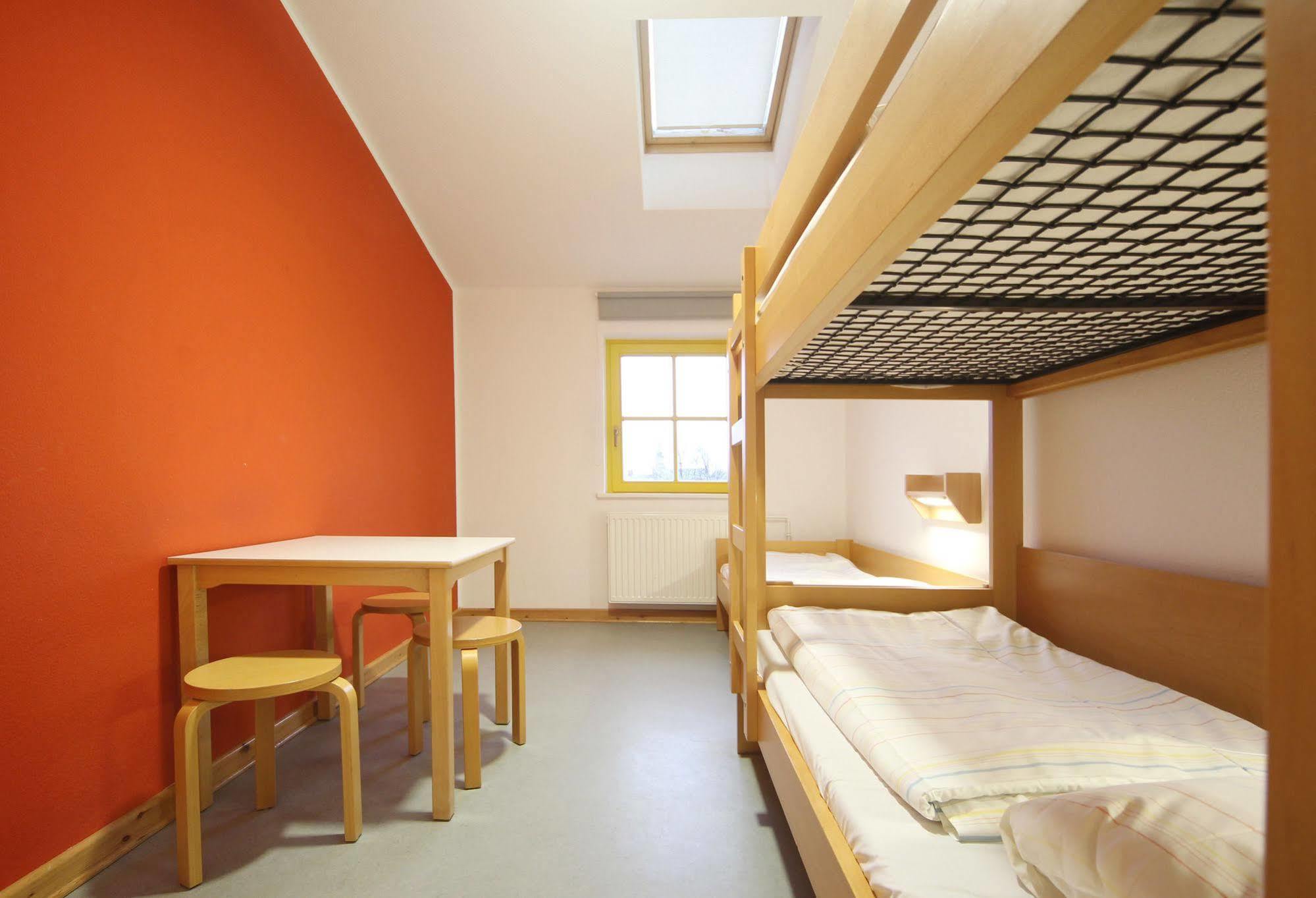 Dreibettzimmer mit Gemeinschaftsbad
